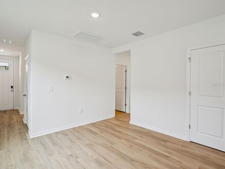 На продажу: $322,490 (3 спален, 2 ванн, 1483 Квадратных фут)