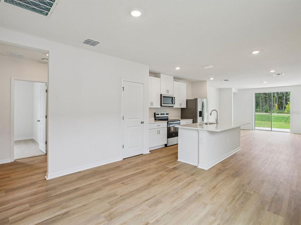 На продажу: $322,490 (3 спален, 2 ванн, 1483 Квадратных фут)