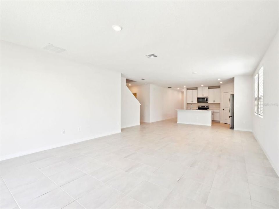 На продажу: $358,190 (4 спален, 2 ванн, 2503 Квадратных фут)