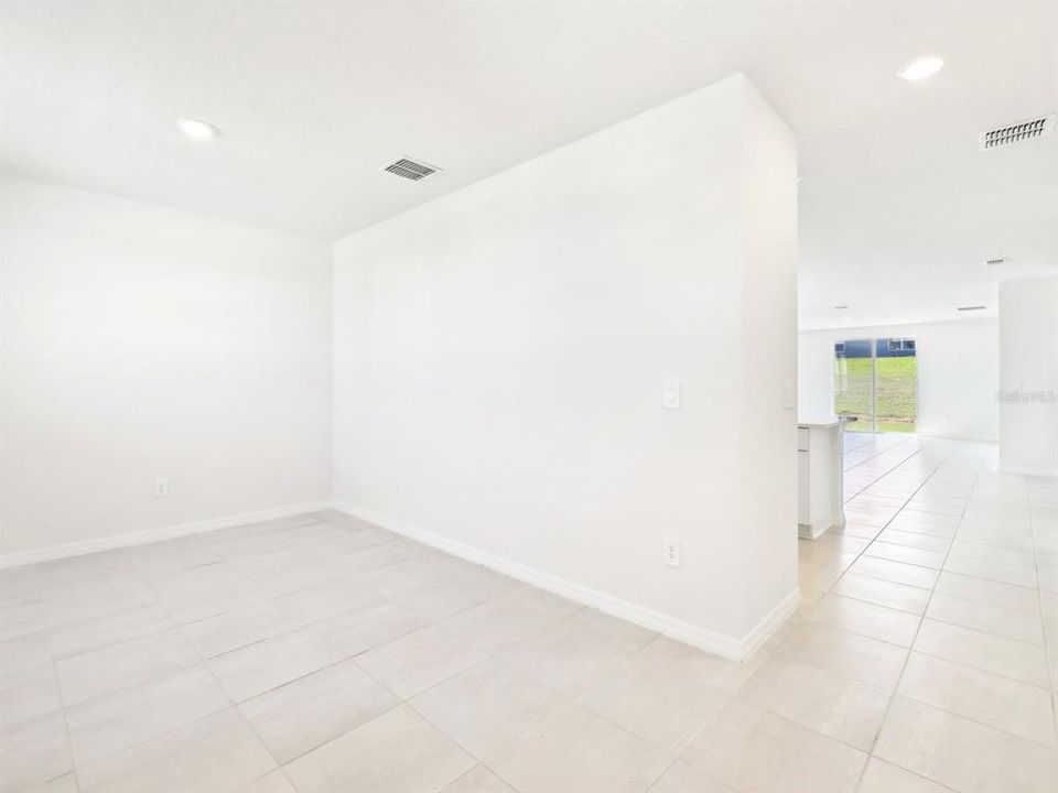 На продажу: $358,190 (4 спален, 2 ванн, 2503 Квадратных фут)