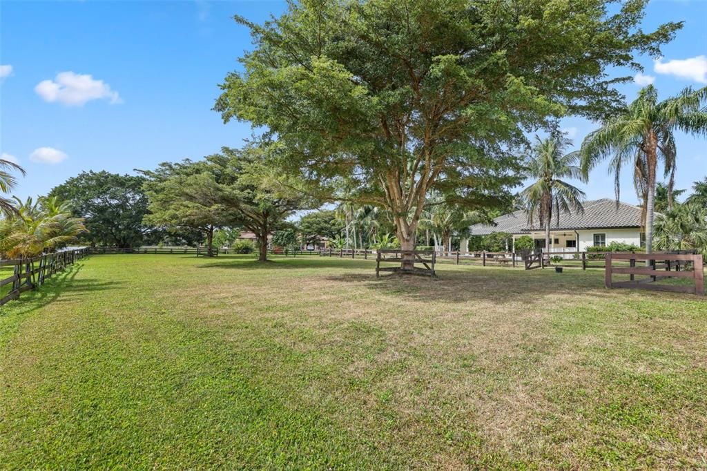 For Rent: $15,000 (7 beds, 7 baths, 6080 Square Feet)