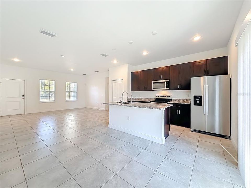 На продажу: $315,000 (4 спален, 2 ванн, 1578 Квадратных фут)