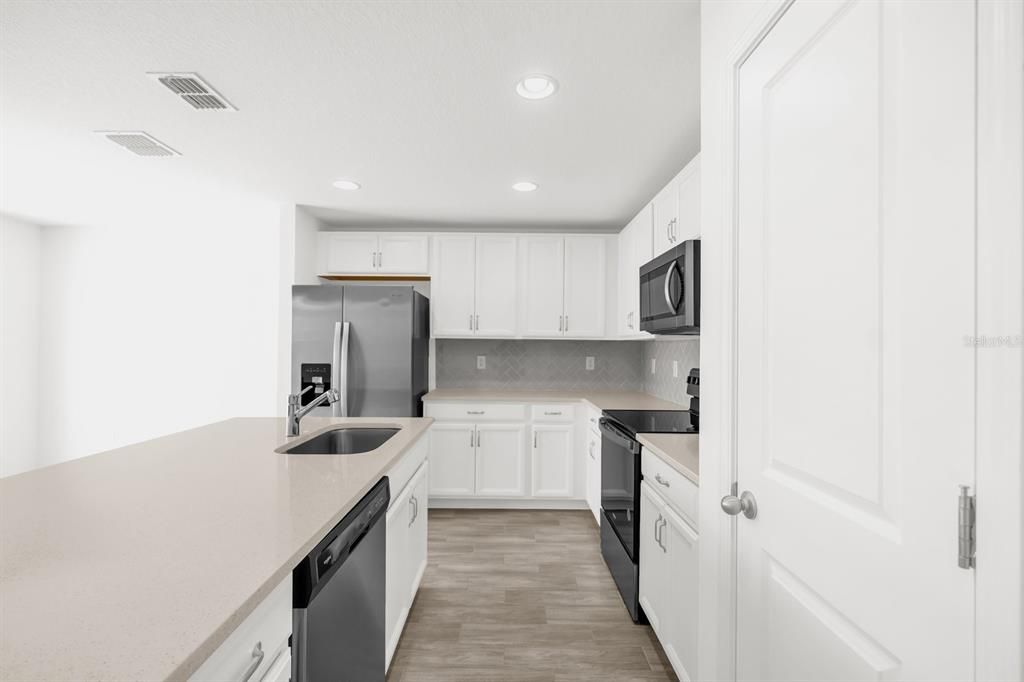 出租: $2,150 (4 贝兹, 2 浴室, 1600 平方英尺)