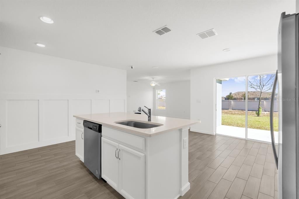 出租: $2,150 (4 贝兹, 2 浴室, 1600 平方英尺)