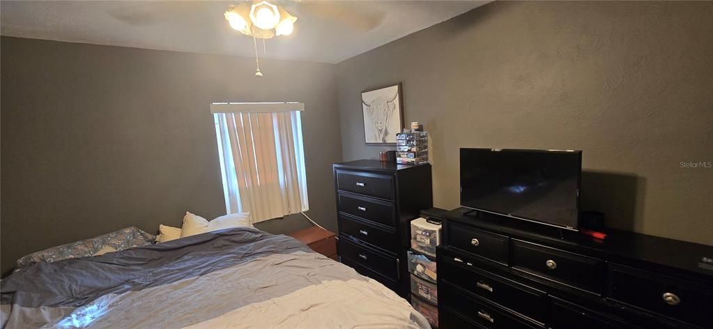 待售: $175,000 (2 贝兹, 1 浴室, 830 平方英尺)