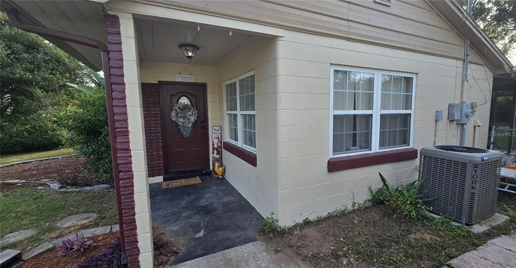 待售: $175,000 (2 贝兹, 1 浴室, 830 平方英尺)