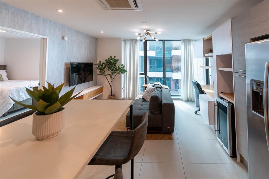 For Rent: $2,800 (1 beds, 1 baths, 695 Square Feet)