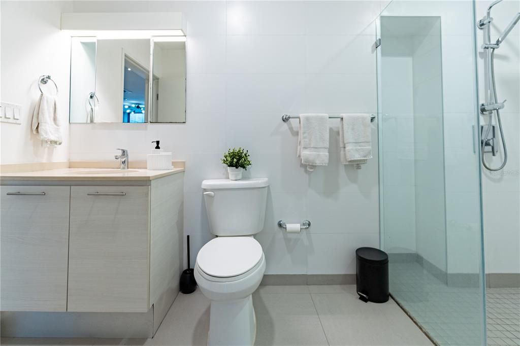 For Rent: $2,800 (1 beds, 1 baths, 695 Square Feet)