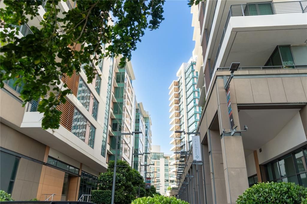 For Rent: $2,800 (1 beds, 1 baths, 695 Square Feet)