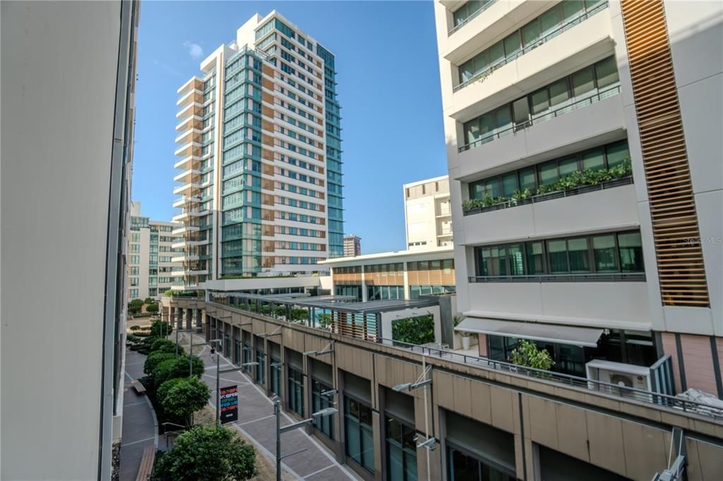 For Rent: $2,800 (1 beds, 1 baths, 695 Square Feet)