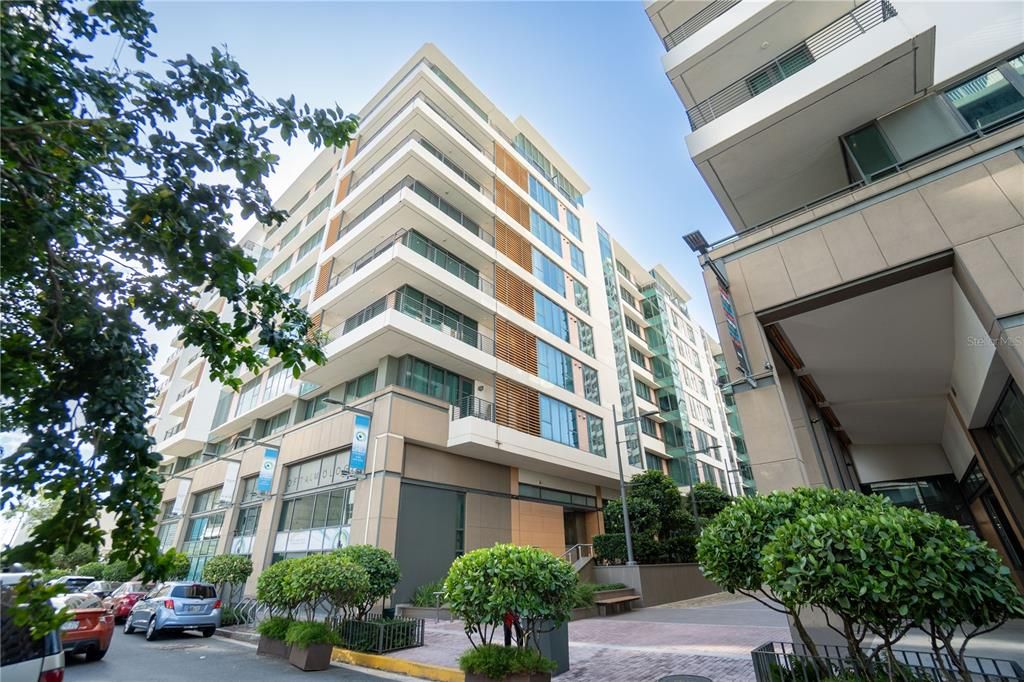 For Rent: $2,800 (1 beds, 1 baths, 695 Square Feet)