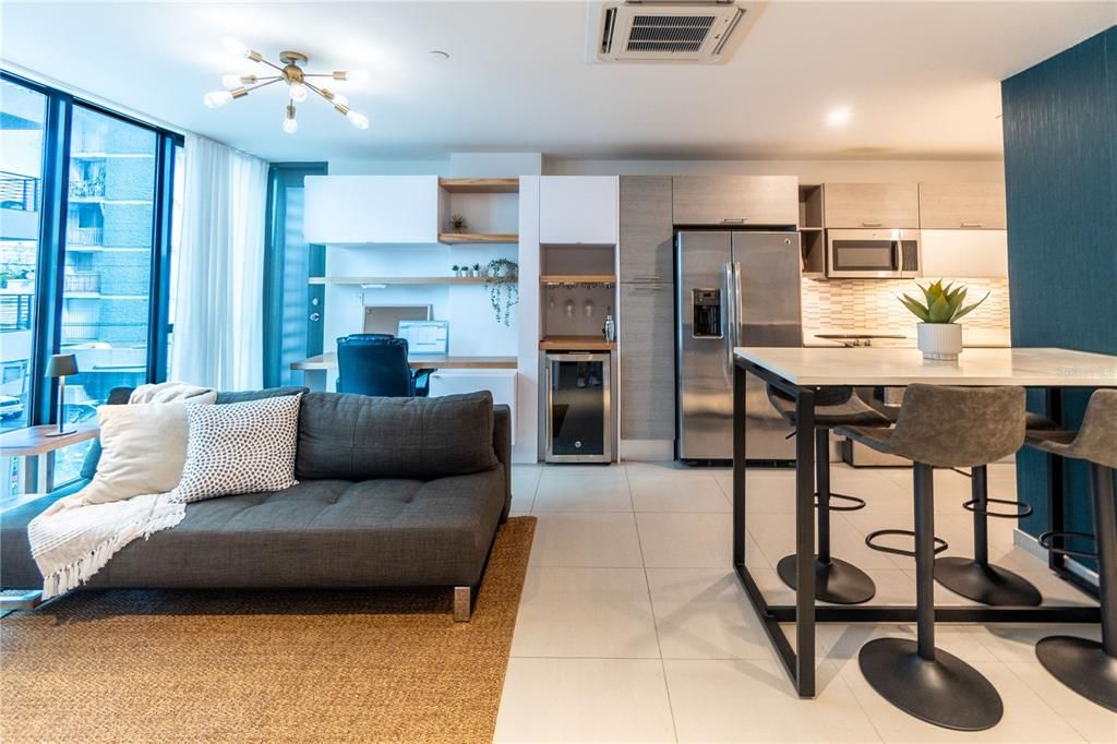 For Rent: $2,800 (1 beds, 1 baths, 695 Square Feet)