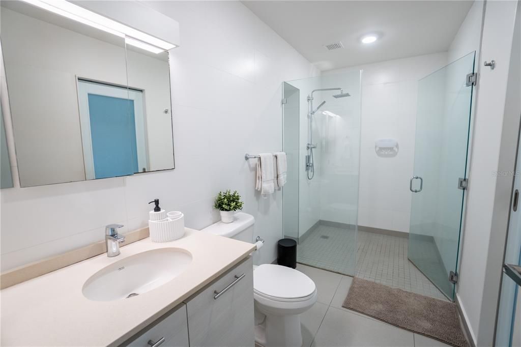 For Rent: $2,800 (1 beds, 1 baths, 695 Square Feet)