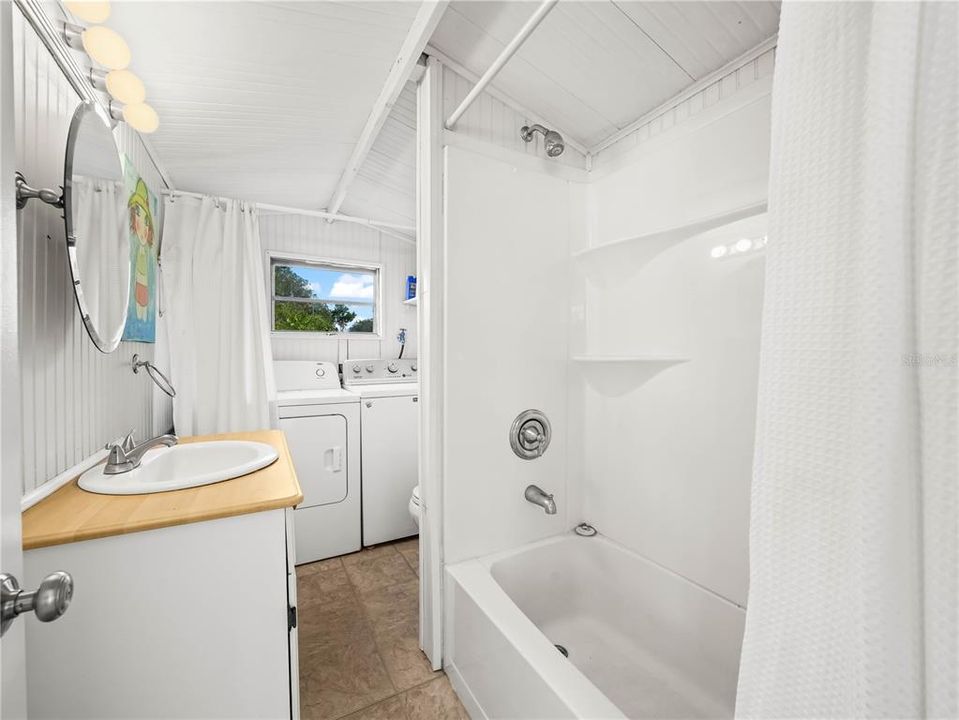 For Sale: $120,000 (2 beds, 2 baths, 878 Square Feet)