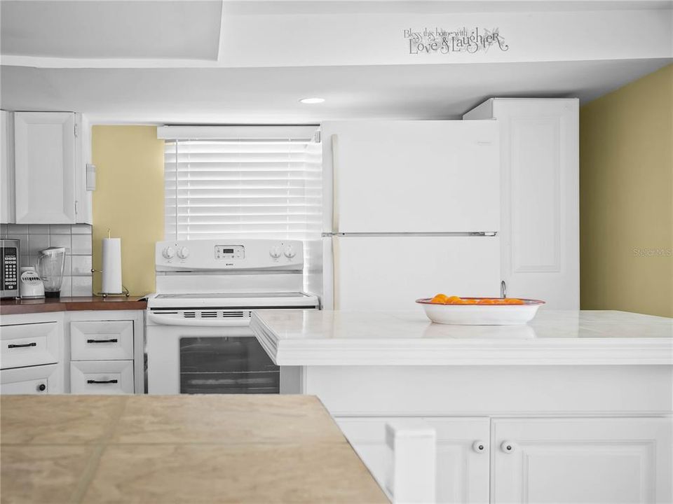 For Sale: $120,000 (2 beds, 2 baths, 878 Square Feet)