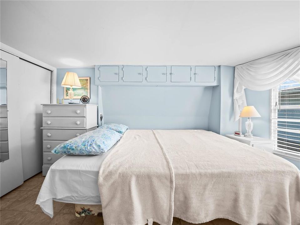 For Sale: $120,000 (2 beds, 2 baths, 878 Square Feet)