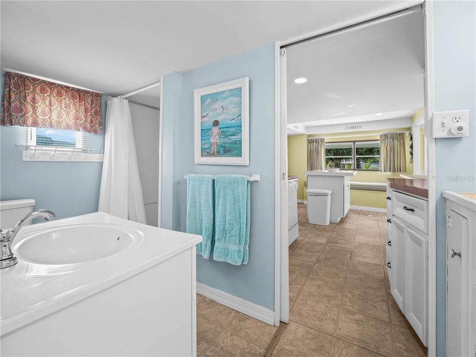 For Sale: $120,000 (2 beds, 2 baths, 878 Square Feet)