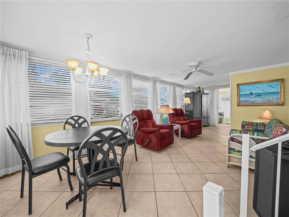 For Sale: $120,000 (2 beds, 2 baths, 878 Square Feet)