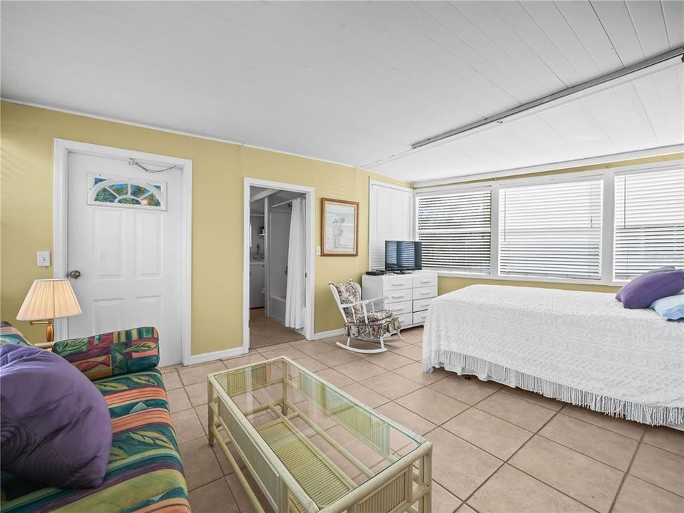 For Sale: $120,000 (2 beds, 2 baths, 878 Square Feet)