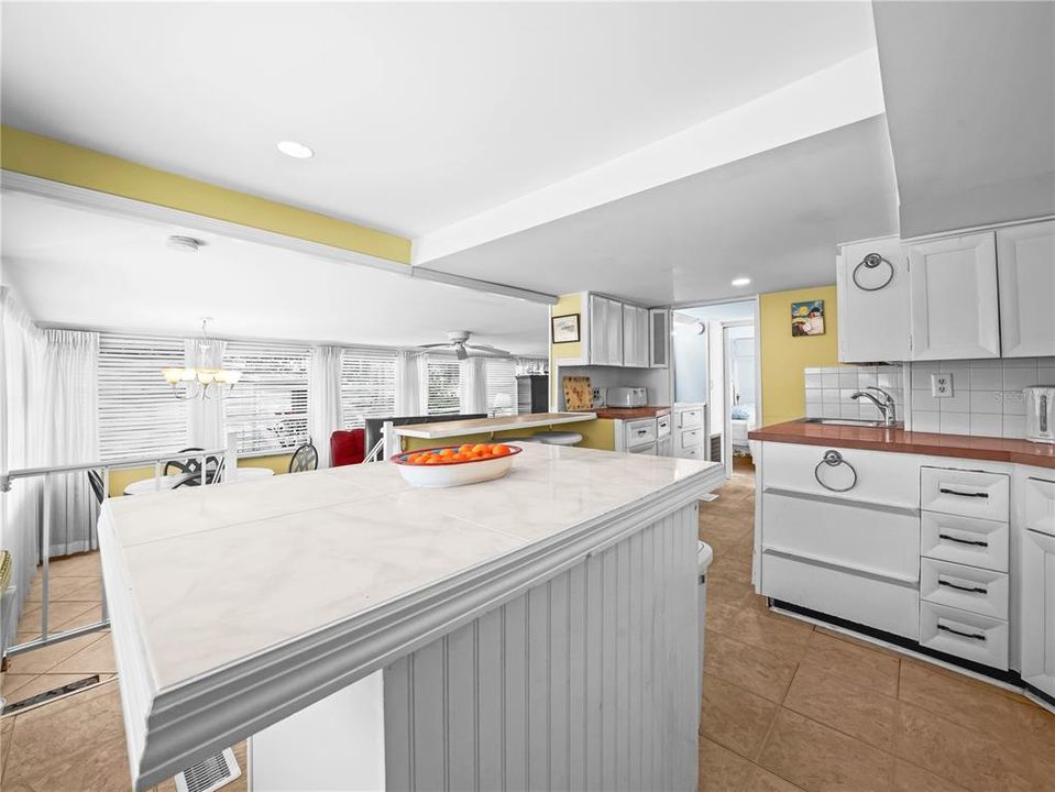 For Sale: $120,000 (2 beds, 2 baths, 878 Square Feet)