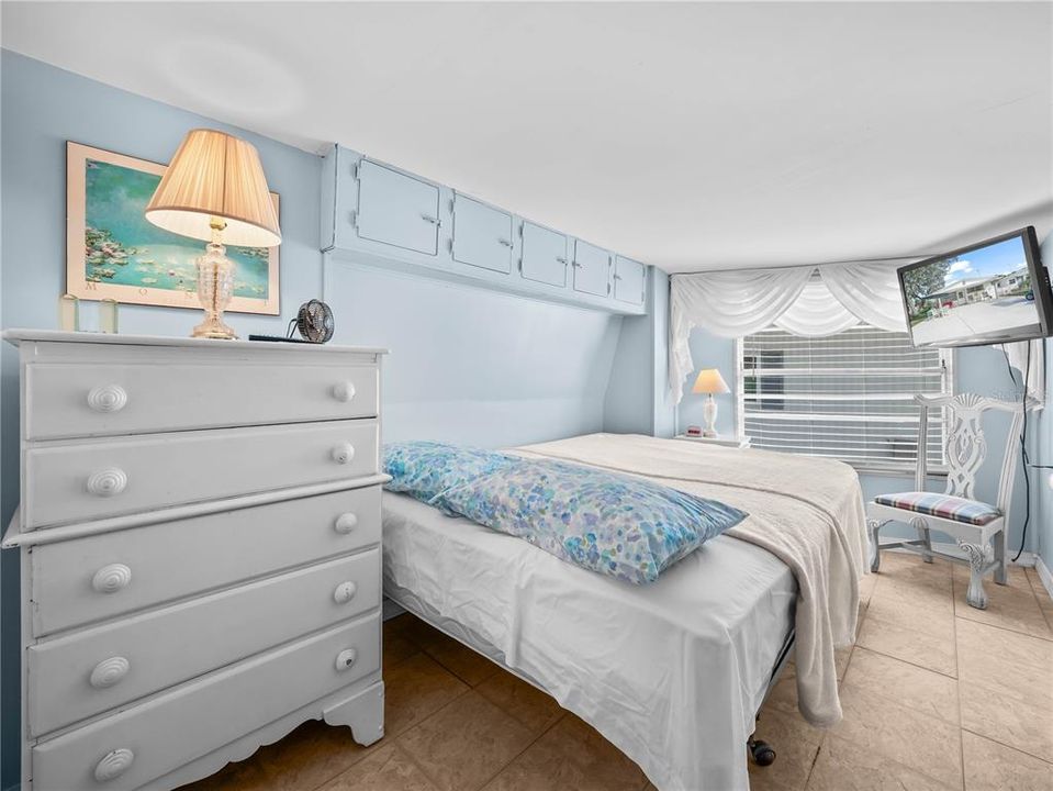 For Sale: $120,000 (2 beds, 2 baths, 878 Square Feet)