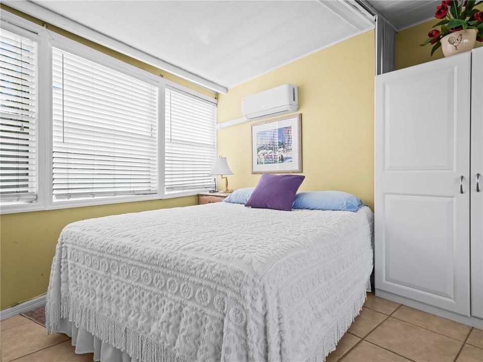 For Sale: $120,000 (2 beds, 2 baths, 878 Square Feet)