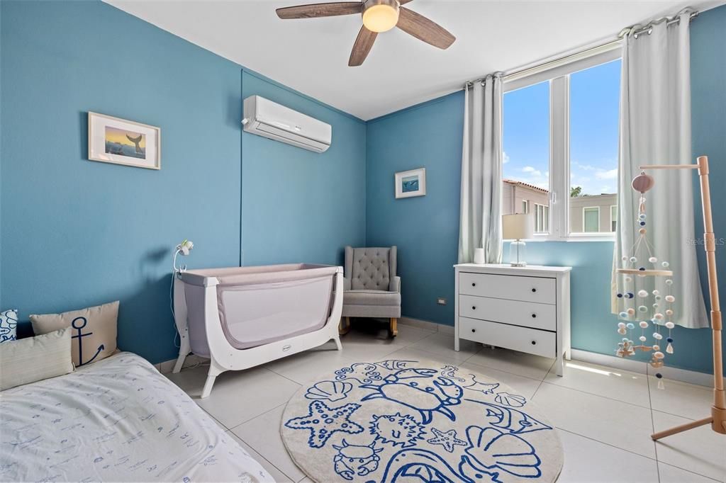 合同活跃: $1,080,000 (4 贝兹, 3 浴室, 3531 平方英尺)