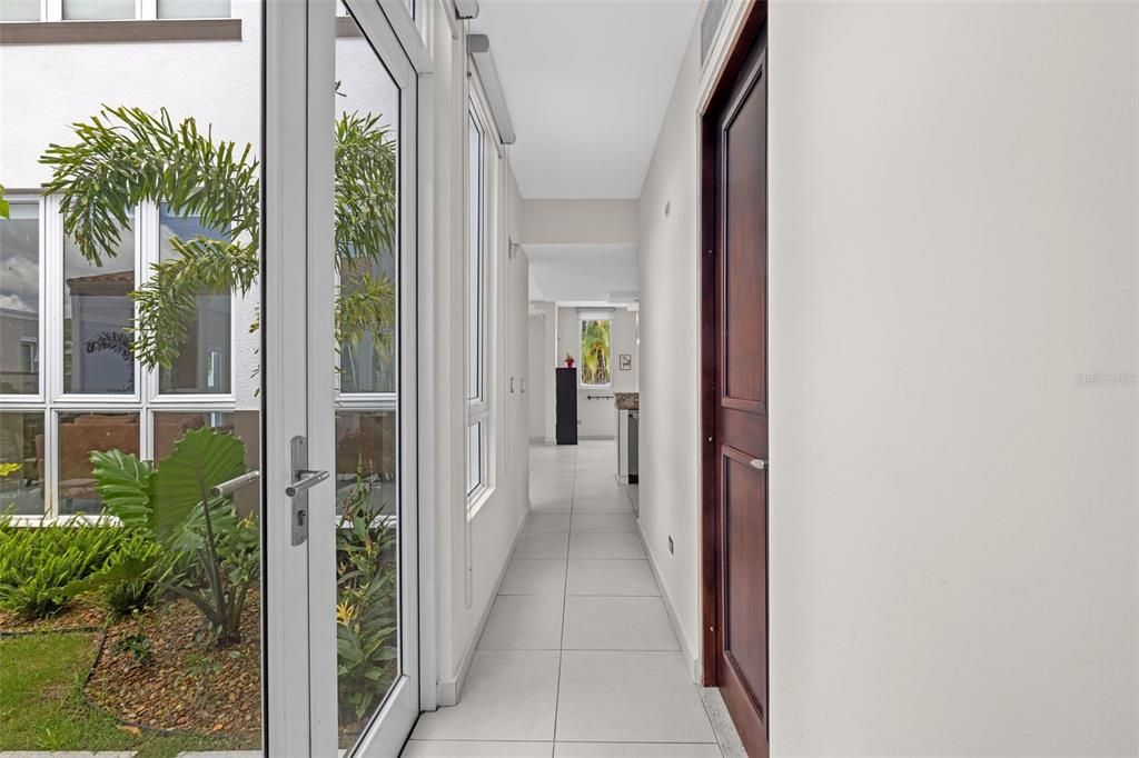 合同活跃: $1,080,000 (4 贝兹, 3 浴室, 3531 平方英尺)