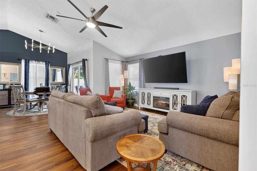 En Venta: $435,000 (3 camas, 2 baños, 1545 Pies cuadrados)