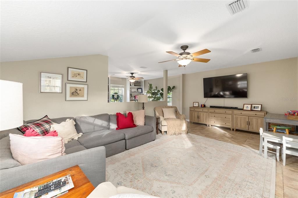 For Sale: $459,000 (3 beds, 3 baths, 1748 Square Feet)