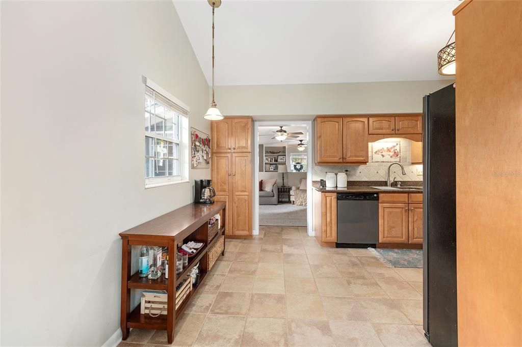 For Sale: $459,000 (3 beds, 3 baths, 1748 Square Feet)