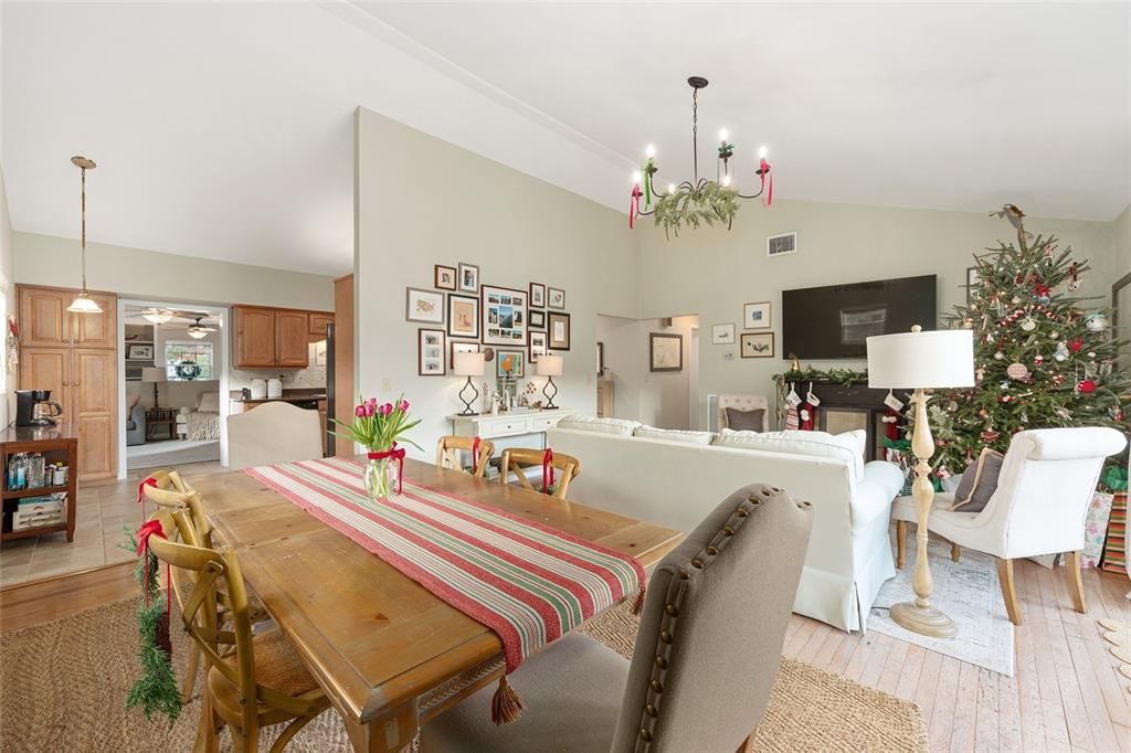 For Sale: $459,000 (3 beds, 3 baths, 1748 Square Feet)