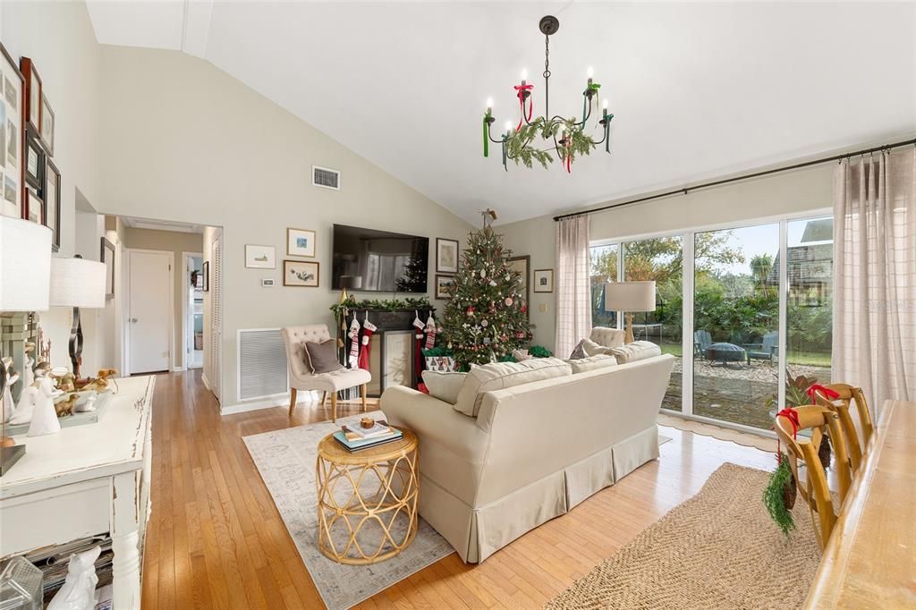 For Sale: $459,000 (3 beds, 3 baths, 1748 Square Feet)