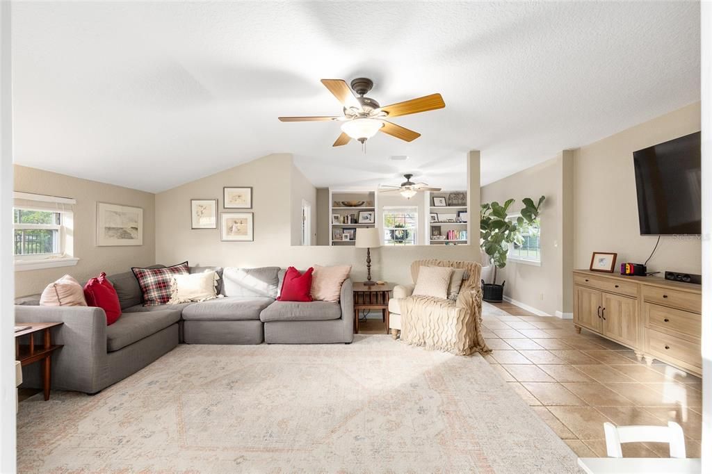 For Sale: $459,000 (3 beds, 3 baths, 1748 Square Feet)