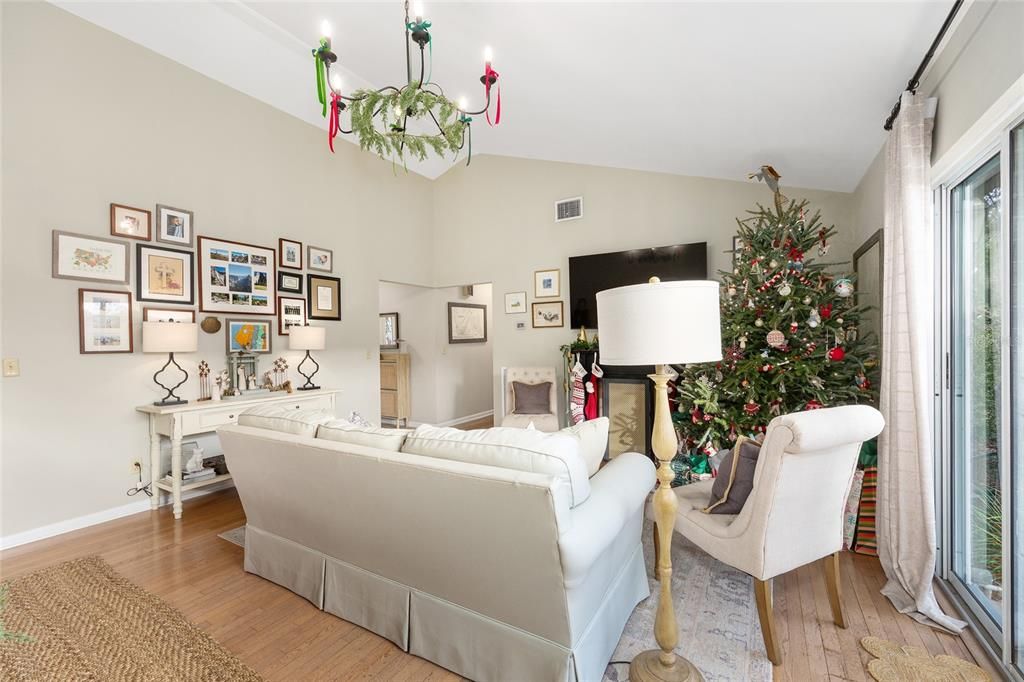 For Sale: $459,000 (3 beds, 3 baths, 1748 Square Feet)