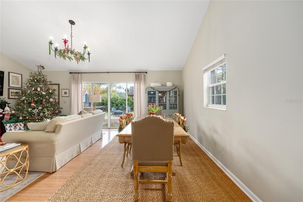 For Sale: $459,000 (3 beds, 3 baths, 1748 Square Feet)