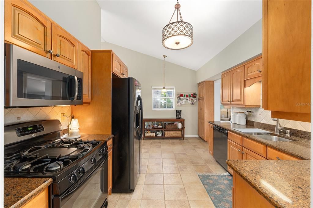 For Sale: $459,000 (3 beds, 3 baths, 1748 Square Feet)