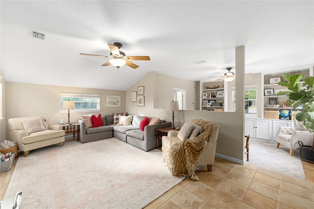 For Sale: $459,000 (3 beds, 3 baths, 1748 Square Feet)