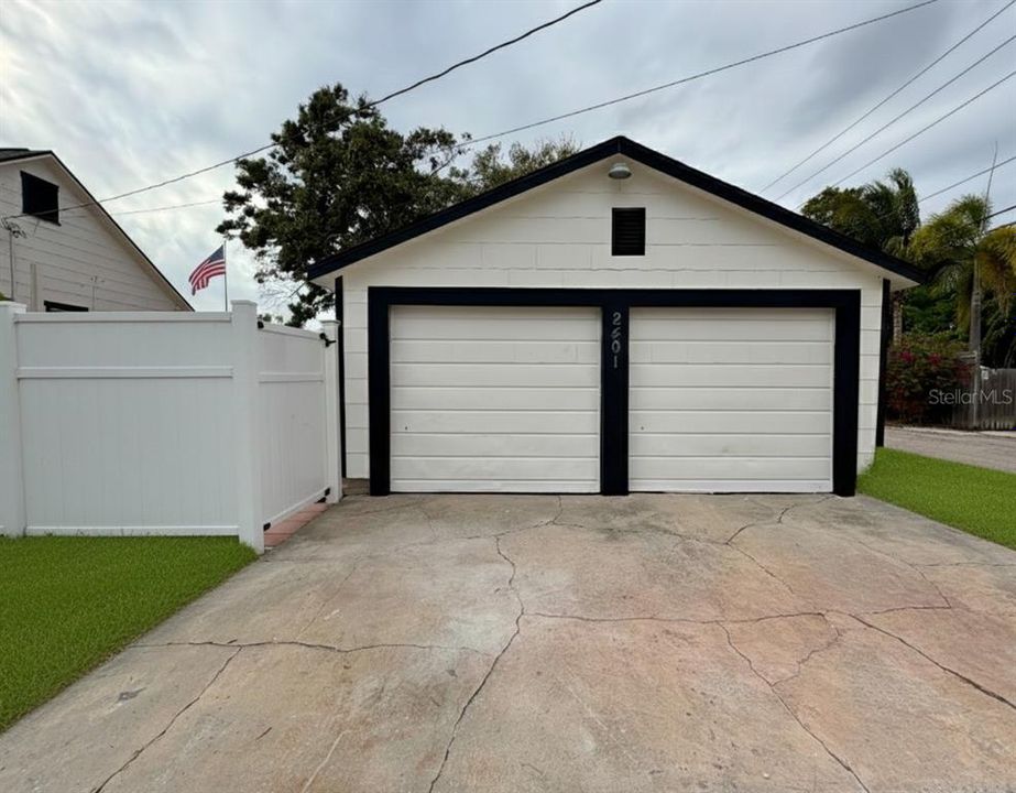 For Sale: $635,000 (3 beds, 2 baths, 1168 Square Feet)