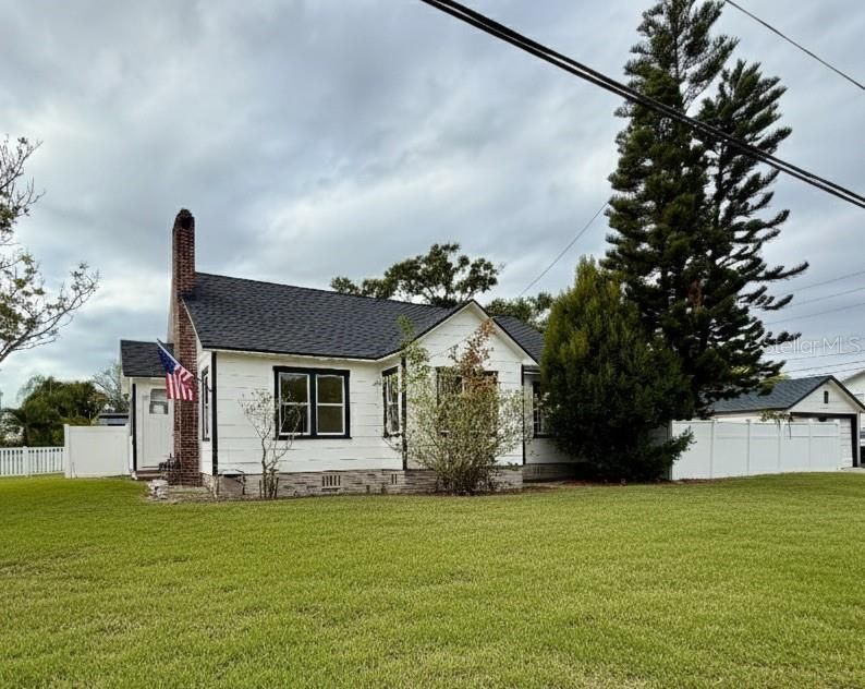 For Sale: $635,000 (3 beds, 2 baths, 1168 Square Feet)