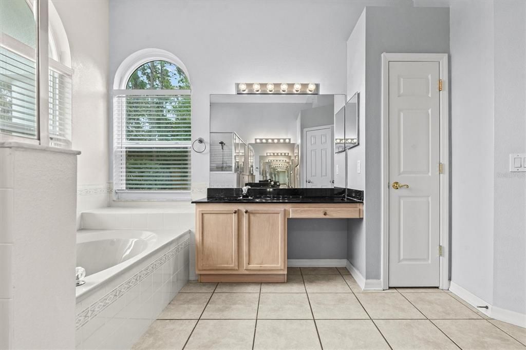 На продажу: $799,998 (5 спален, 4 ванн, 2938 Квадратных фут)