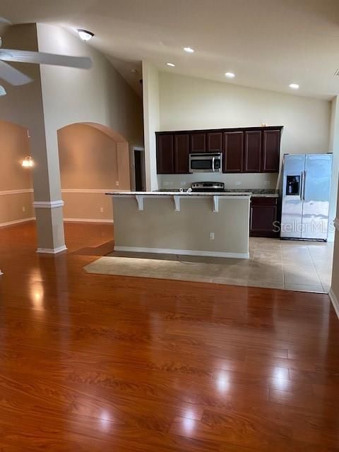 出租: $2,700 (4 贝兹, 3 浴室, 2205 平方英尺)