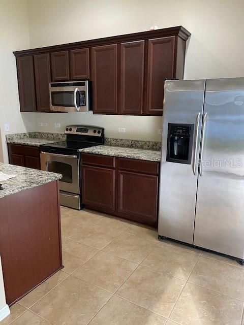 出租: $2,700 (4 贝兹, 3 浴室, 2205 平方英尺)