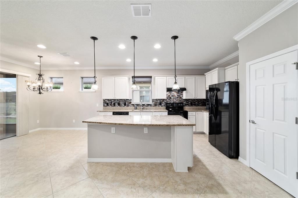 待售: $389,900 (2 贝兹, 2 浴室, 1676 平方英尺)