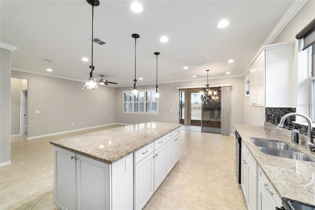 待售: $389,900 (2 贝兹, 2 浴室, 1676 平方英尺)