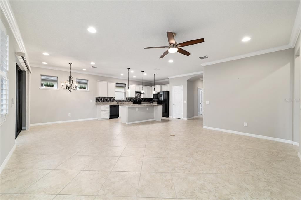 待售: $389,900 (2 贝兹, 2 浴室, 1676 平方英尺)