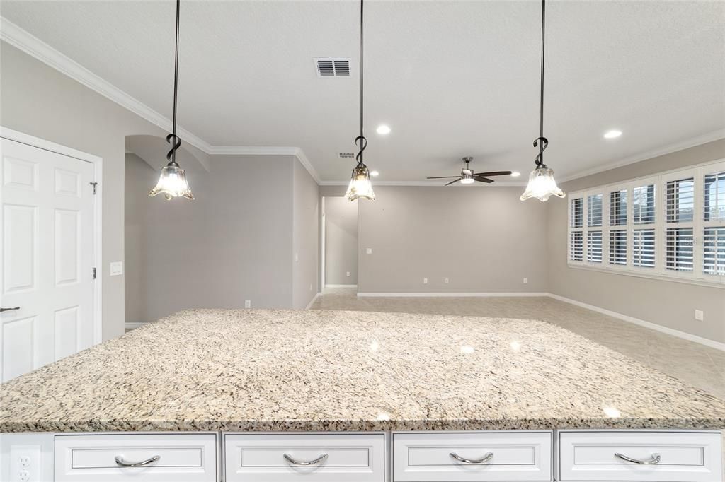 待售: $389,900 (2 贝兹, 2 浴室, 1676 平方英尺)