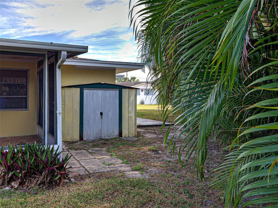 На продажу: $215,000 (2 спален, 2 ванн, 1101 Квадратных фут)