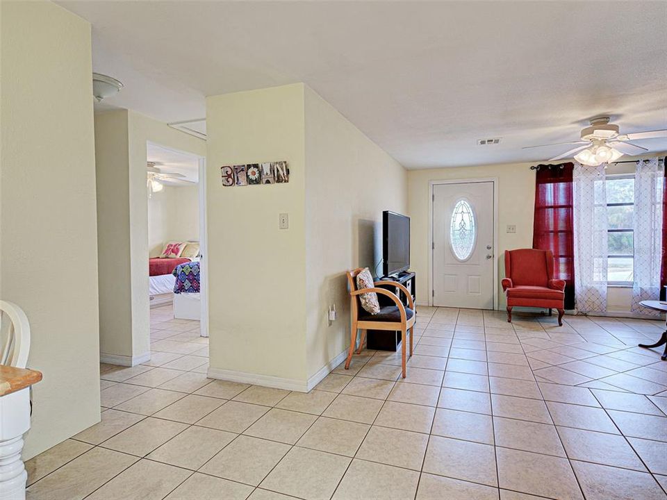 На продажу: $215,000 (2 спален, 2 ванн, 1101 Квадратных фут)