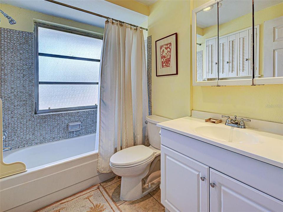 На продажу: $215,000 (2 спален, 2 ванн, 1101 Квадратных фут)